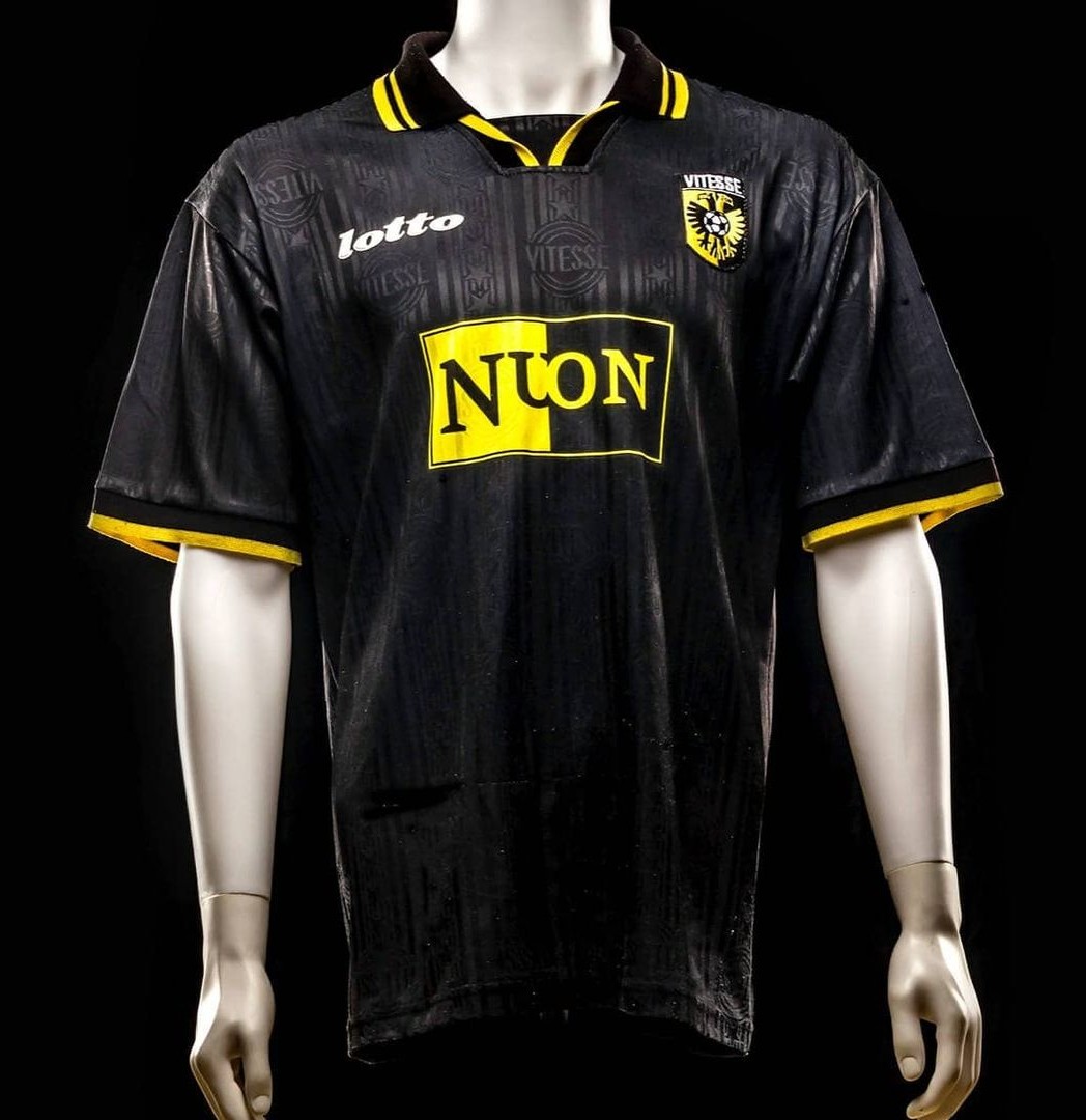 Vitesse 3e shirt 1997-1998 - 1