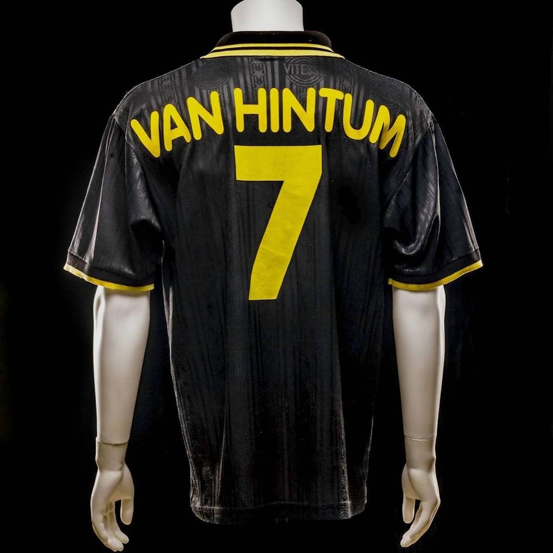 Vitesse 3e shirt 1997-1998 - 2