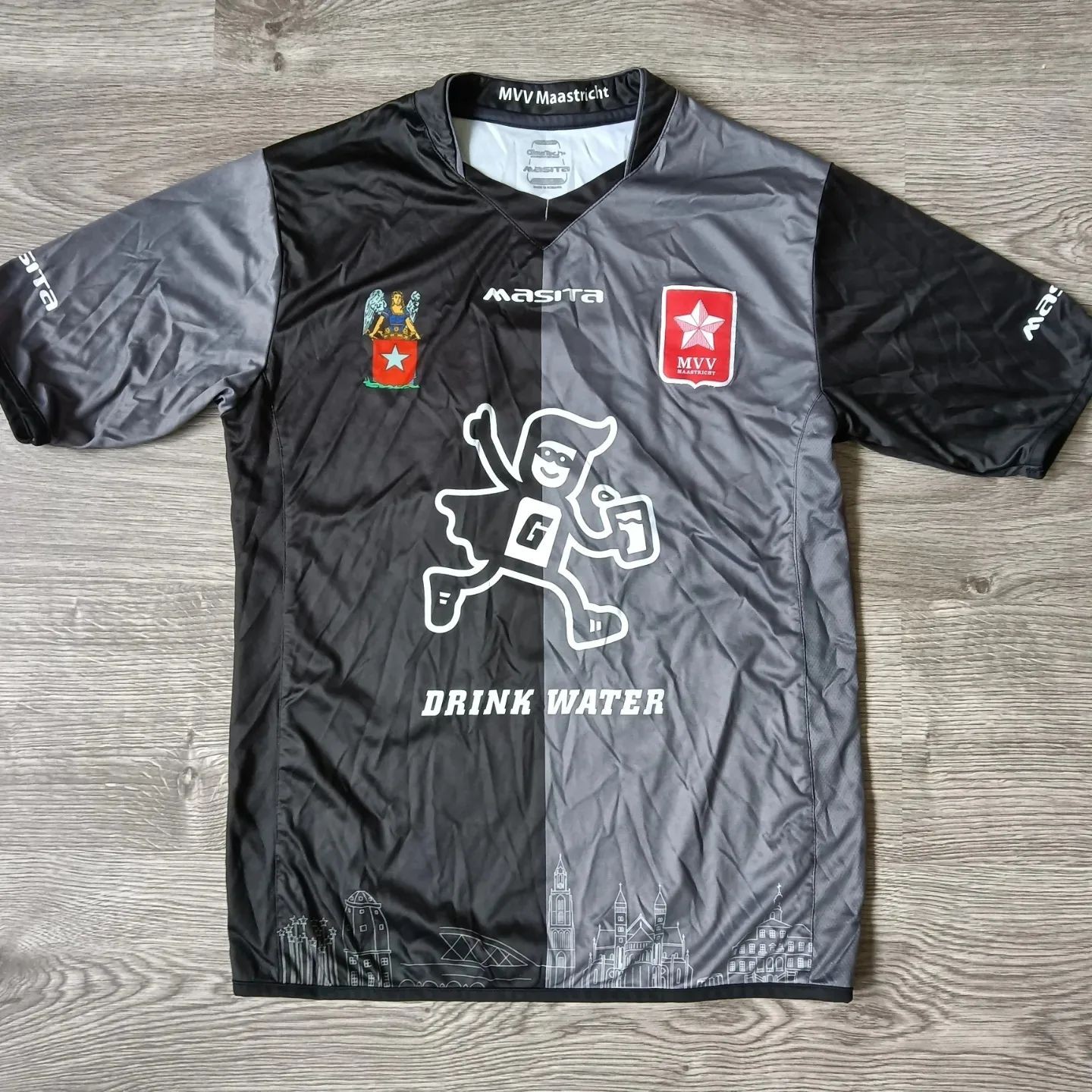 MVV Maastricht thuisshirt 2015-2016 - 1